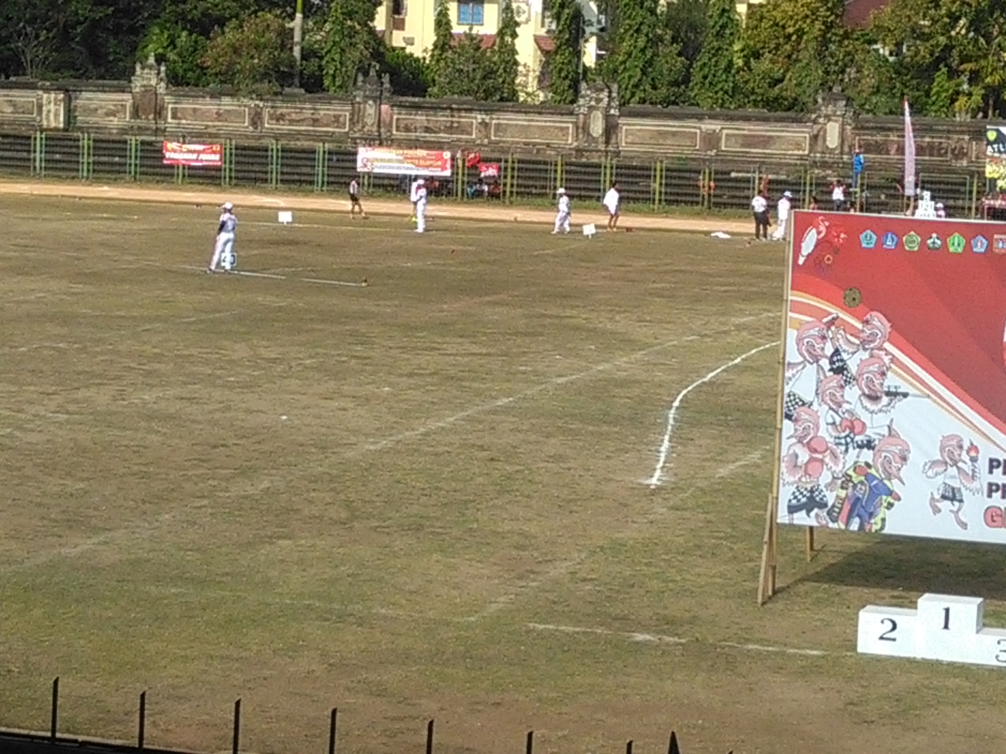 Cabor Atletik PORPROV Denpasar Unggul Tipis Atas Badung Dalam Peraihan Emas