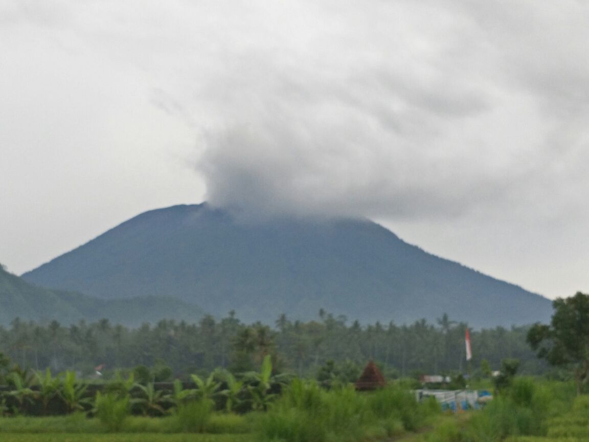 Gunung Agung Meletus Pukul 17.5 Wita