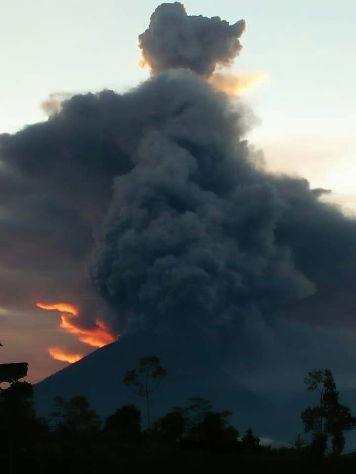 Adanya Fase Magmatik, BNPB Naikkan Status Gunung Agung Dari Level Siaga Ke Status Awas