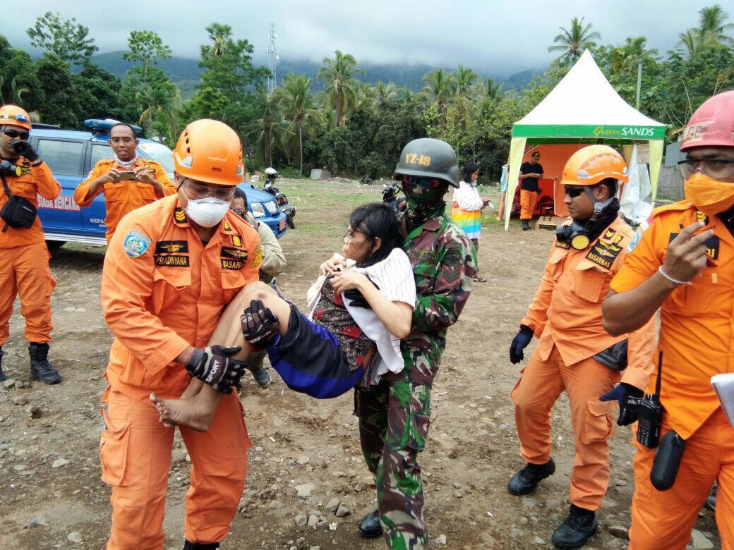 Tim Evakuasi Gabungan Kodim 1623/Karangasem Berhasil Bujuk Warga Disabilitas Mental Mengungsi
