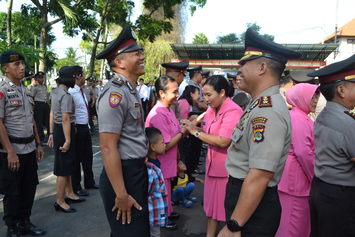 Upacara Kenaikan Pangkat dan Purna Tugas Kepolisian Dihadiri Pengurus Bayangkari