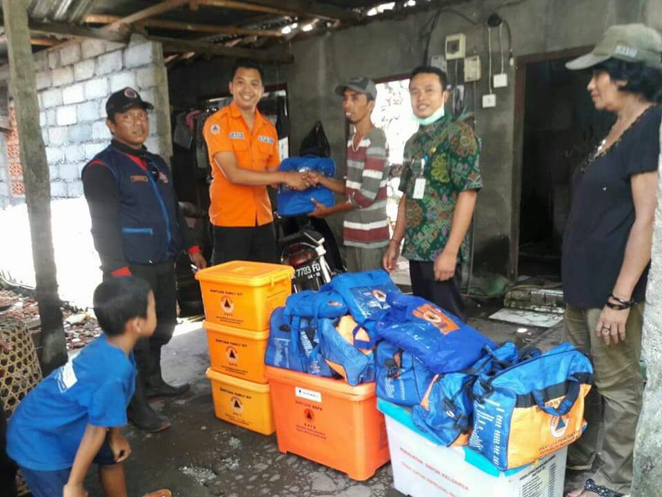Pemkab Karangasem Beri Bantuan Warga Kampung Muslim Yang Terkena Musibah Banjir