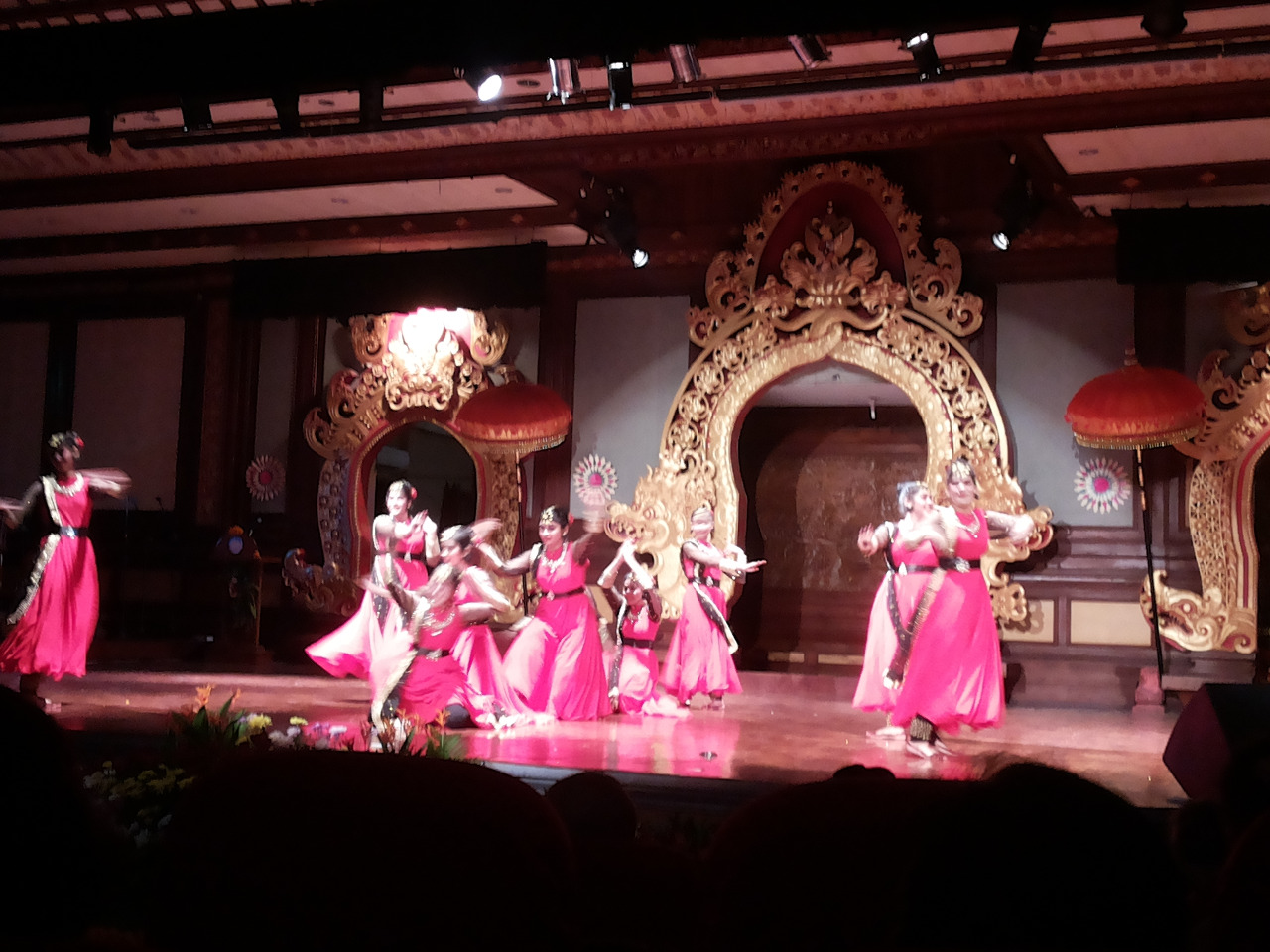 Meriah, Pagelaran Seni Budaya India dan Pancer Langiit di Gedung Ksirarnawa Art Center Denpasar