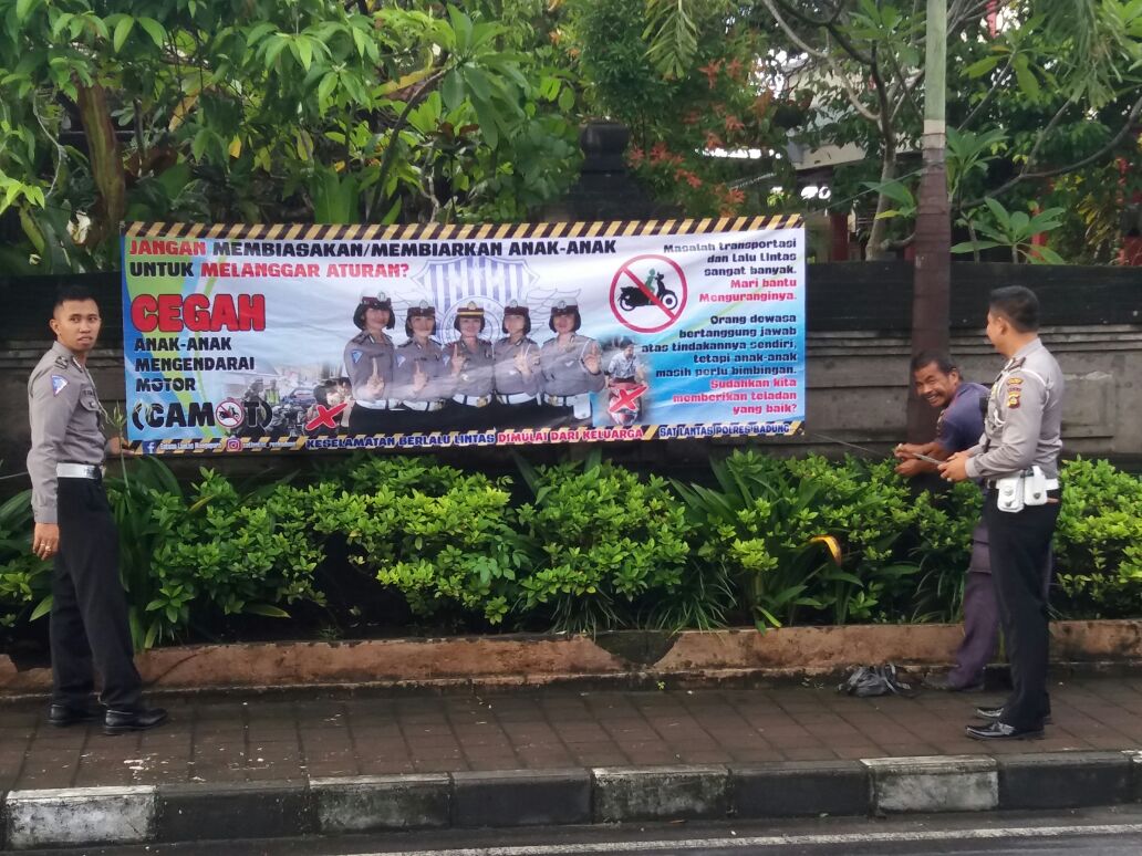 Satlantas Polres Badung Ajak Para Orang Tua Jaga Keselamatan Anaknya