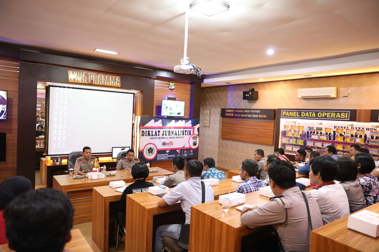 Bekali Anggota Ilmu Jurnalistik, Kapolres Mojokerto Harapkan Angkat Sisi Lain Kepolisian
