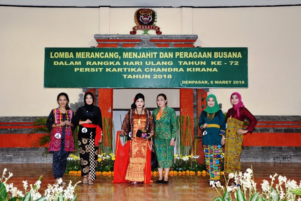 Persit KCK Koorcab Rem 163 Gelar Lomba Peragaan Busana