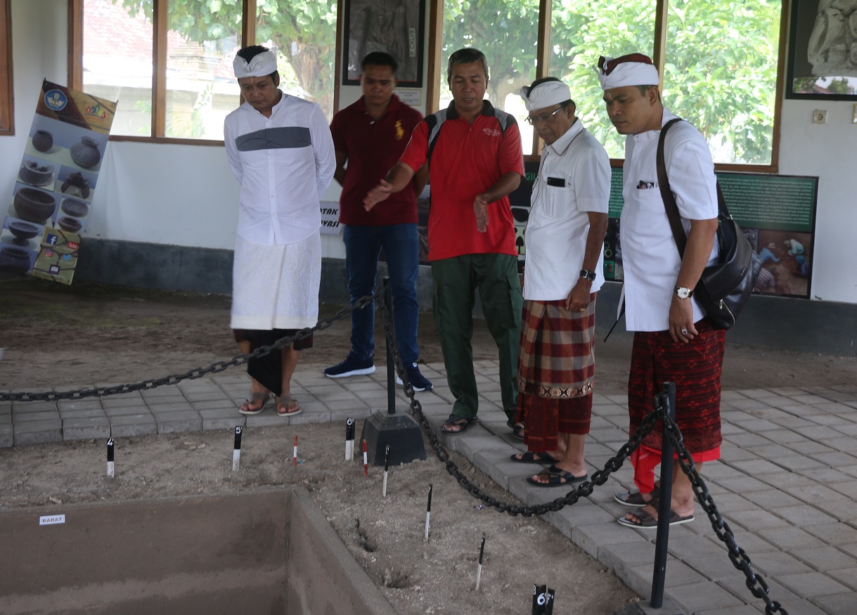 Cagub Koster Kunjungi Museum Purbakala Gilimanuk