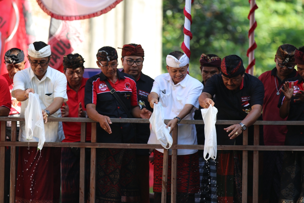 Air dan Sumbernya Menjadi Perhatian Koster