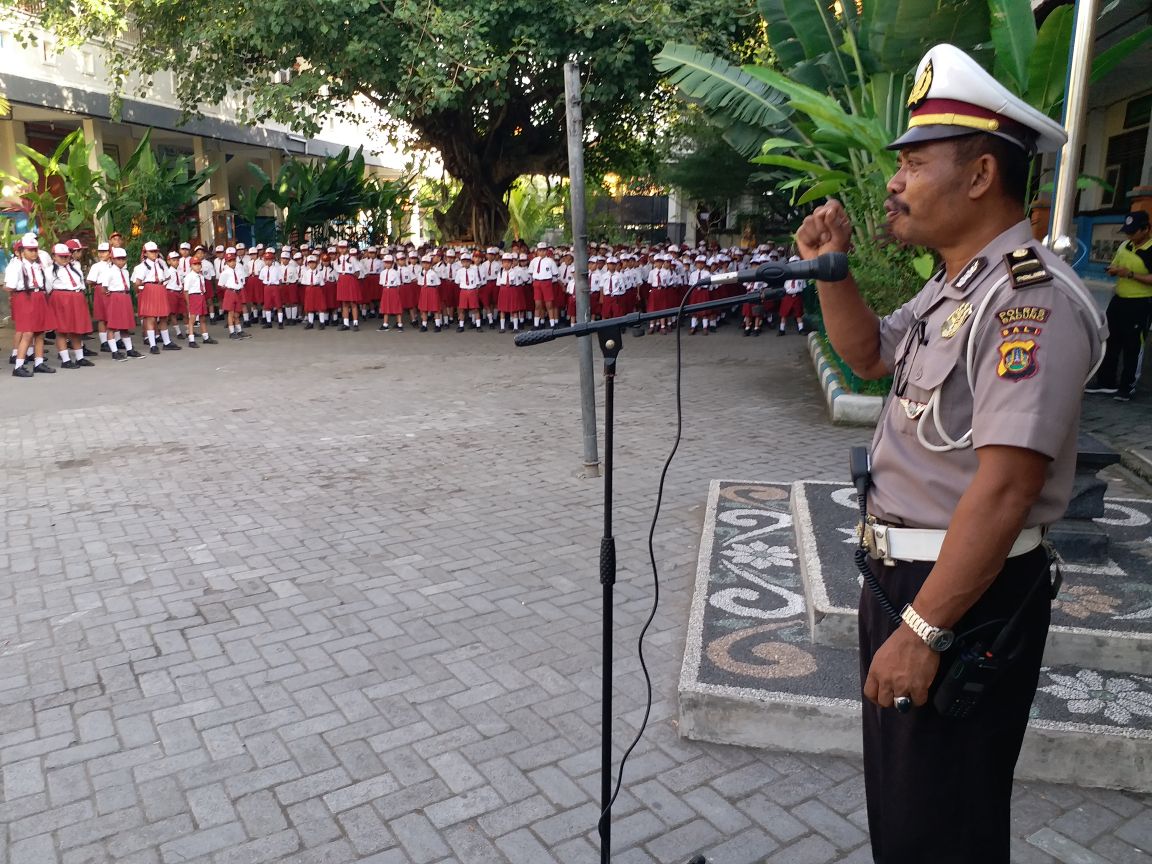 Sebagai Pembina Upacara, Ini Yang Dilakukan Kanit Lakalantas Polres Badung