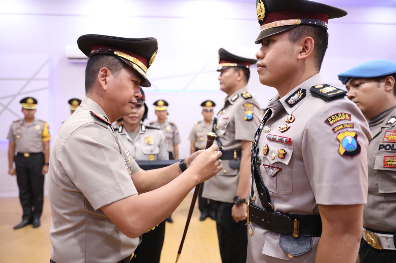 Kapolres Mojokerto Pimpin Upacara Serah Terima Jabatan Kasat Lantas