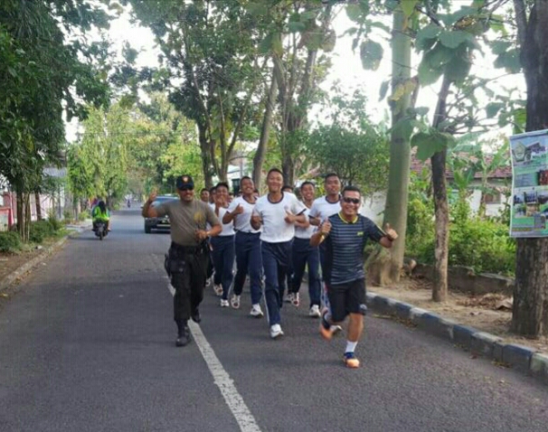 Jaga Fisik Anggotanya, Kapolres Mojokerto Ajak Bintara Remaja Lari 12 Km