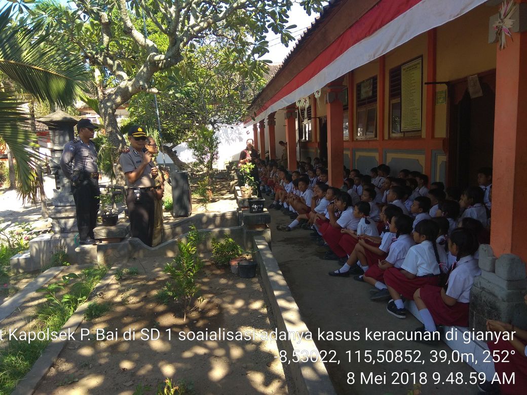 Cegah Keracunan, Polsek Padangbai Imbau Siswa SD Tidak Jajan Sembarangan