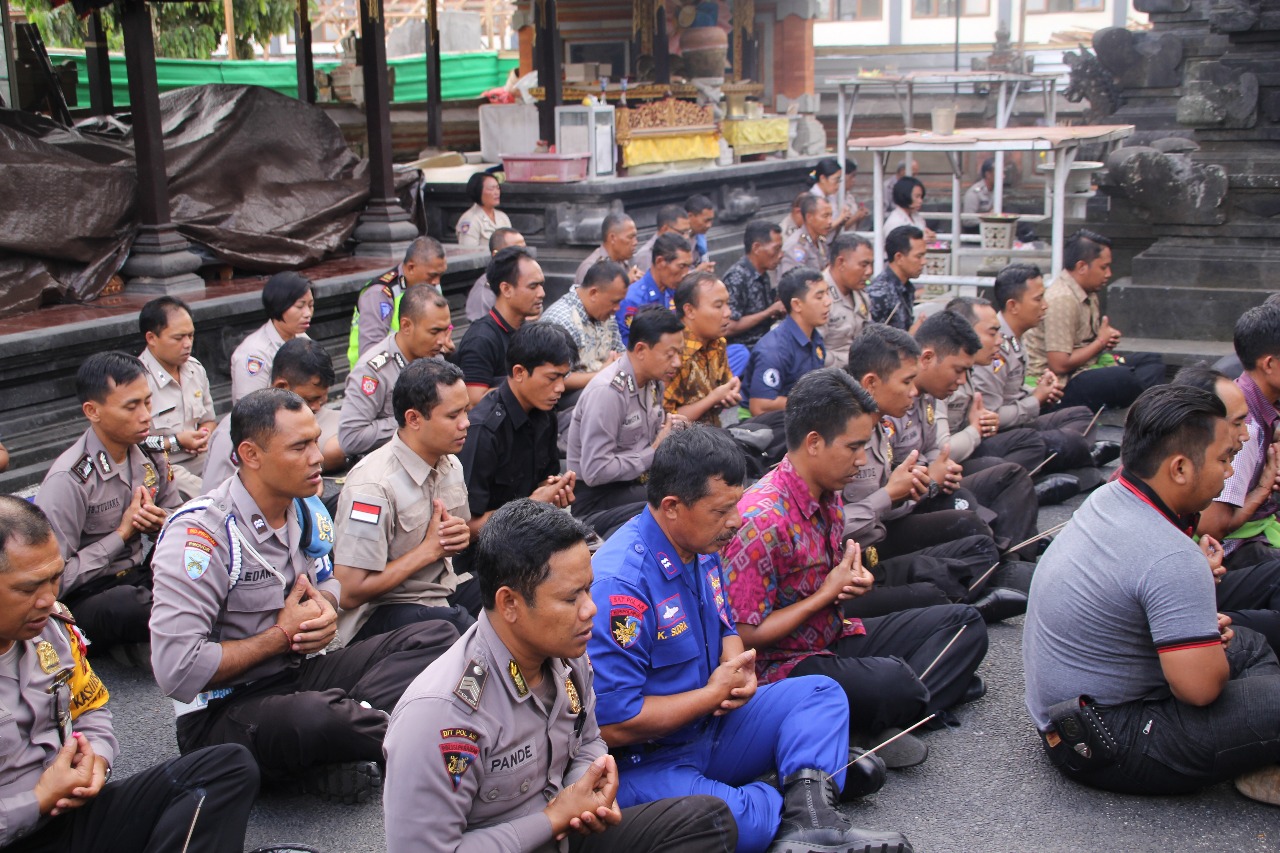 Doakan Anggota Polri Yang Gugur, Polres Bangli Gelar Doa Bersama