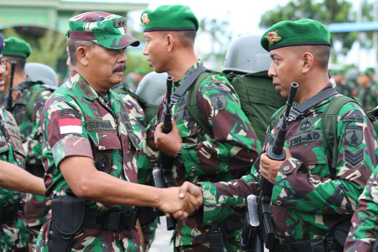 Pangdam XII/Tanjungpura Terima Satuan Tugas Pamtas Yonif 511/DY