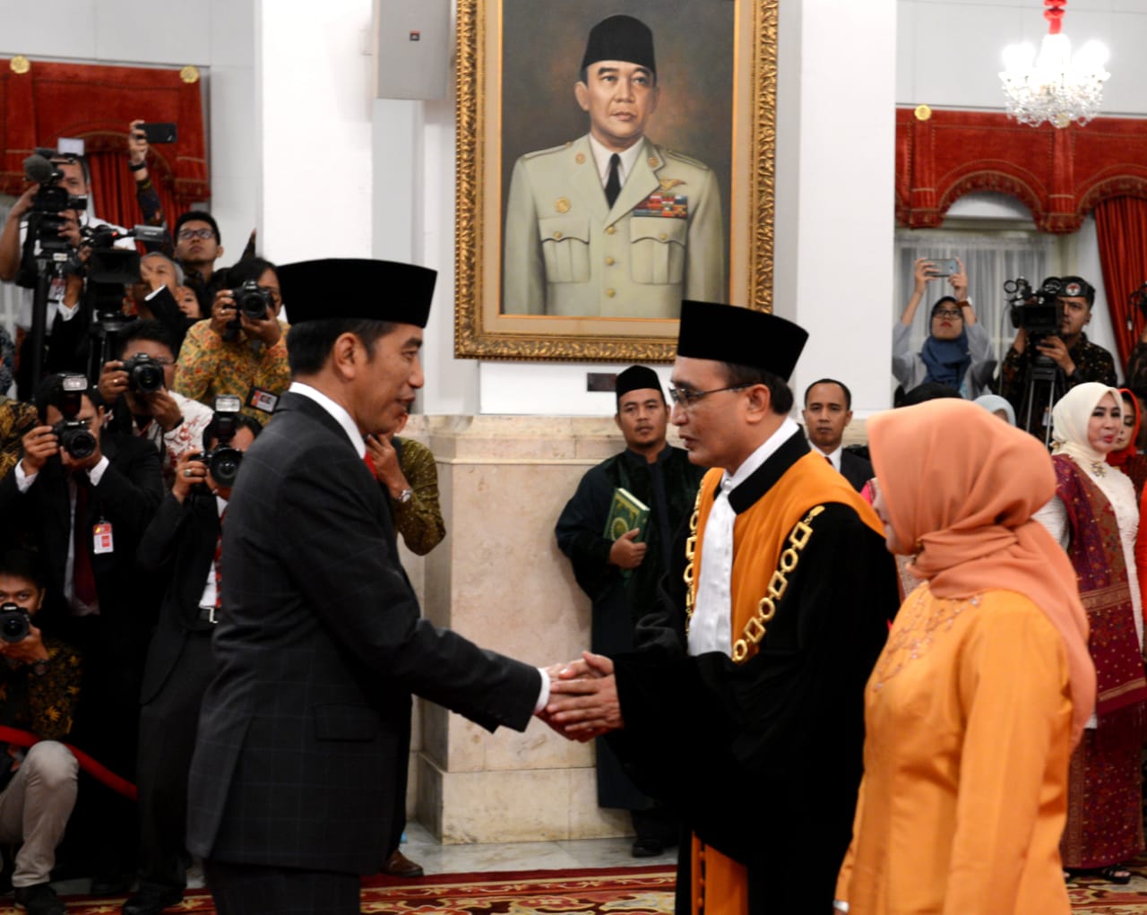 Presiden Saksikan Pengucapan Sumpah Sunarto Sebagai Wakil Ketua MA