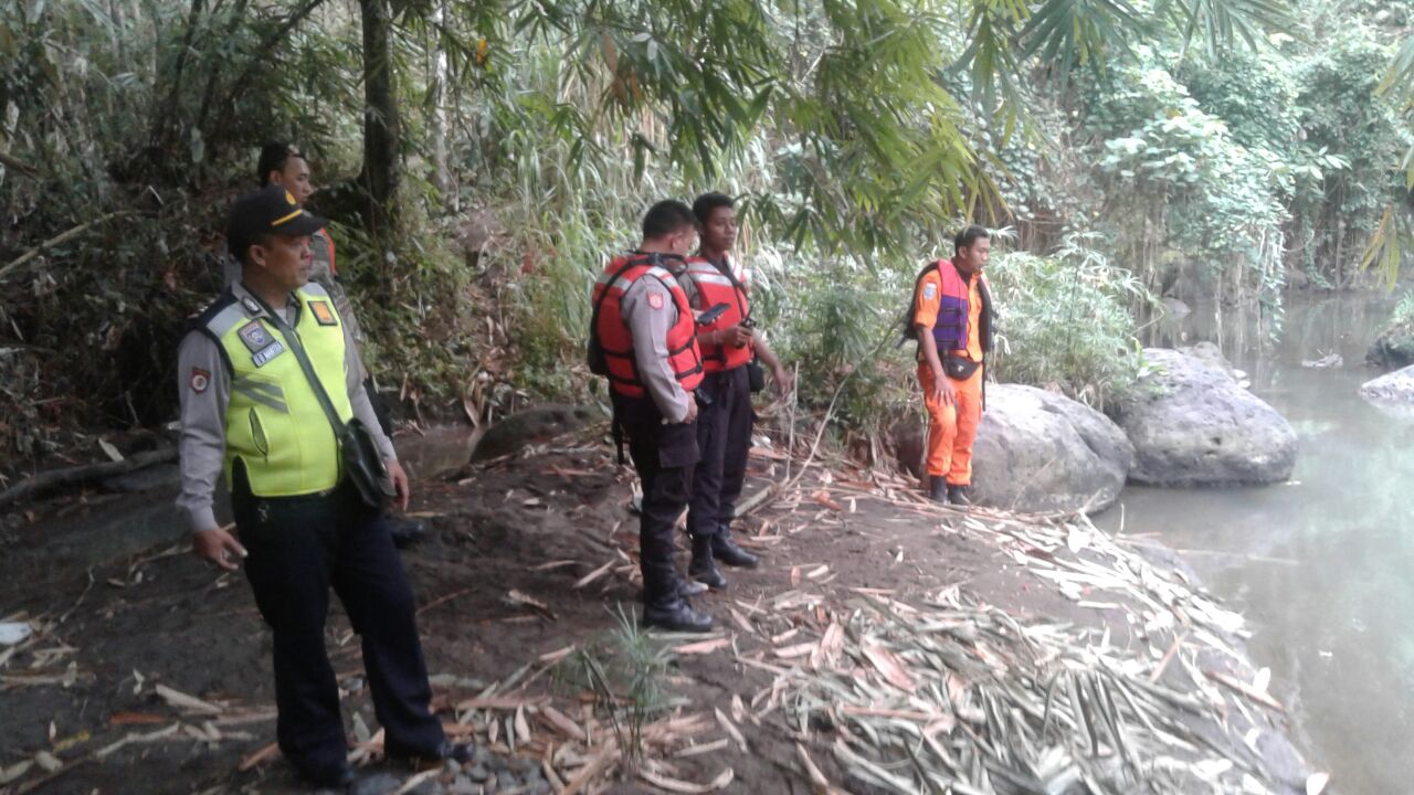 Buruh Tani Diduga Hanyut di Sungai