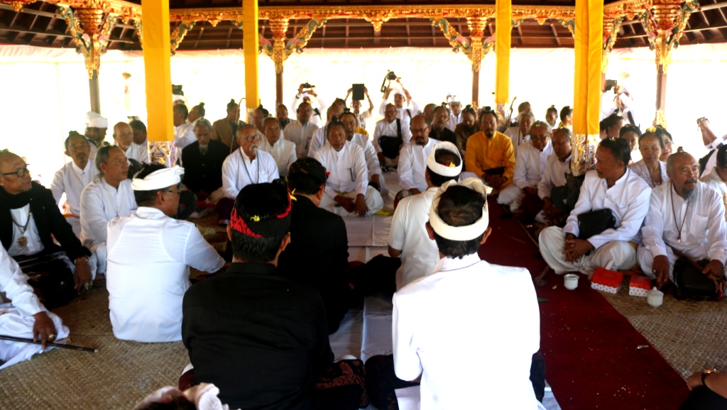 Sulinggih Pasek : Berpolitik Tidak Boleh, Mendoakan dan Memberi Bimbingan Boleh