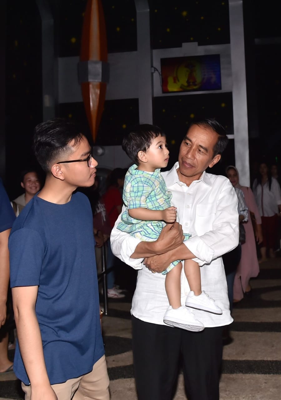 Saat Presiden Ajak Cucu “Ngabuburit” ke Dufan