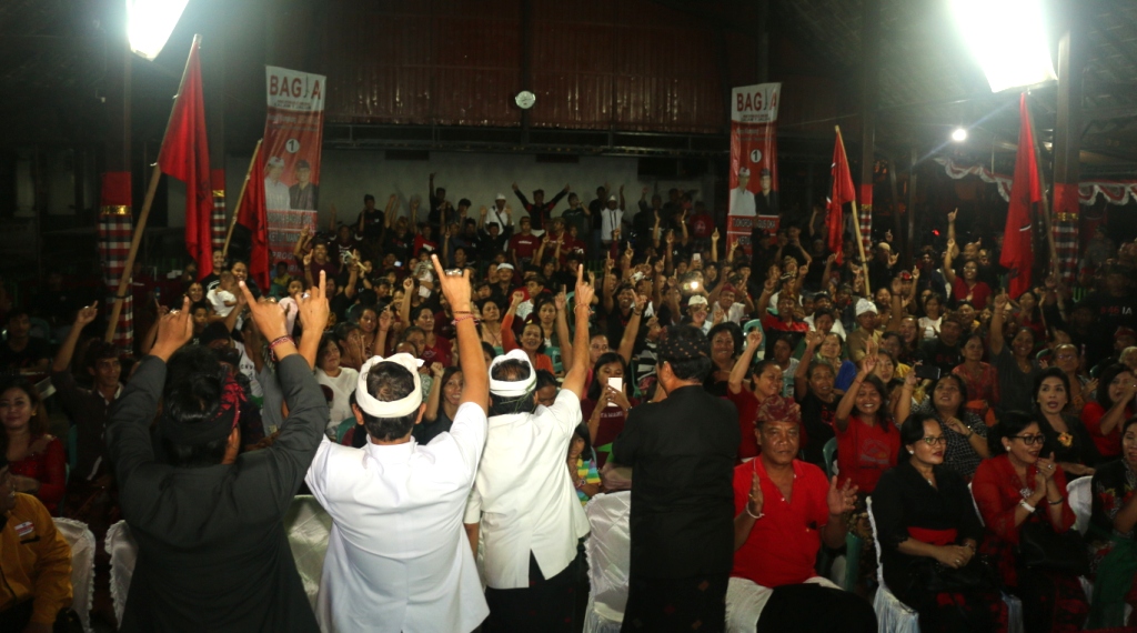 Ribuan Warga Klungkung Berjubel Hadiri Banteng Musik Milenial