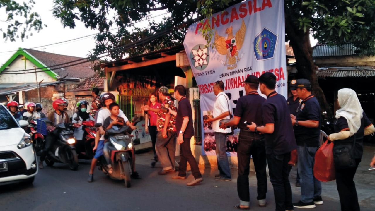 Berbagi Takjil, PJI Surabaya Safari Ramadhan