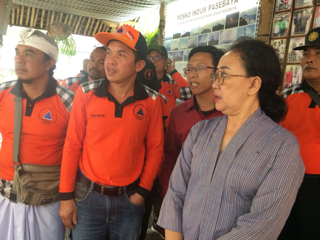 Astrid, Anggota DPR RI Kunjungi Posko Pasebaya Gunung Agung