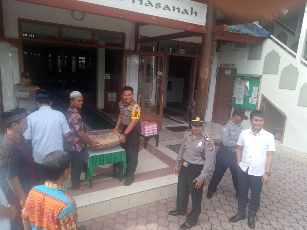 Hari Bhayangkara ke-72 : Polres Badung Serahkan Bantuan Sosial ke Masjid Al-Hasanah