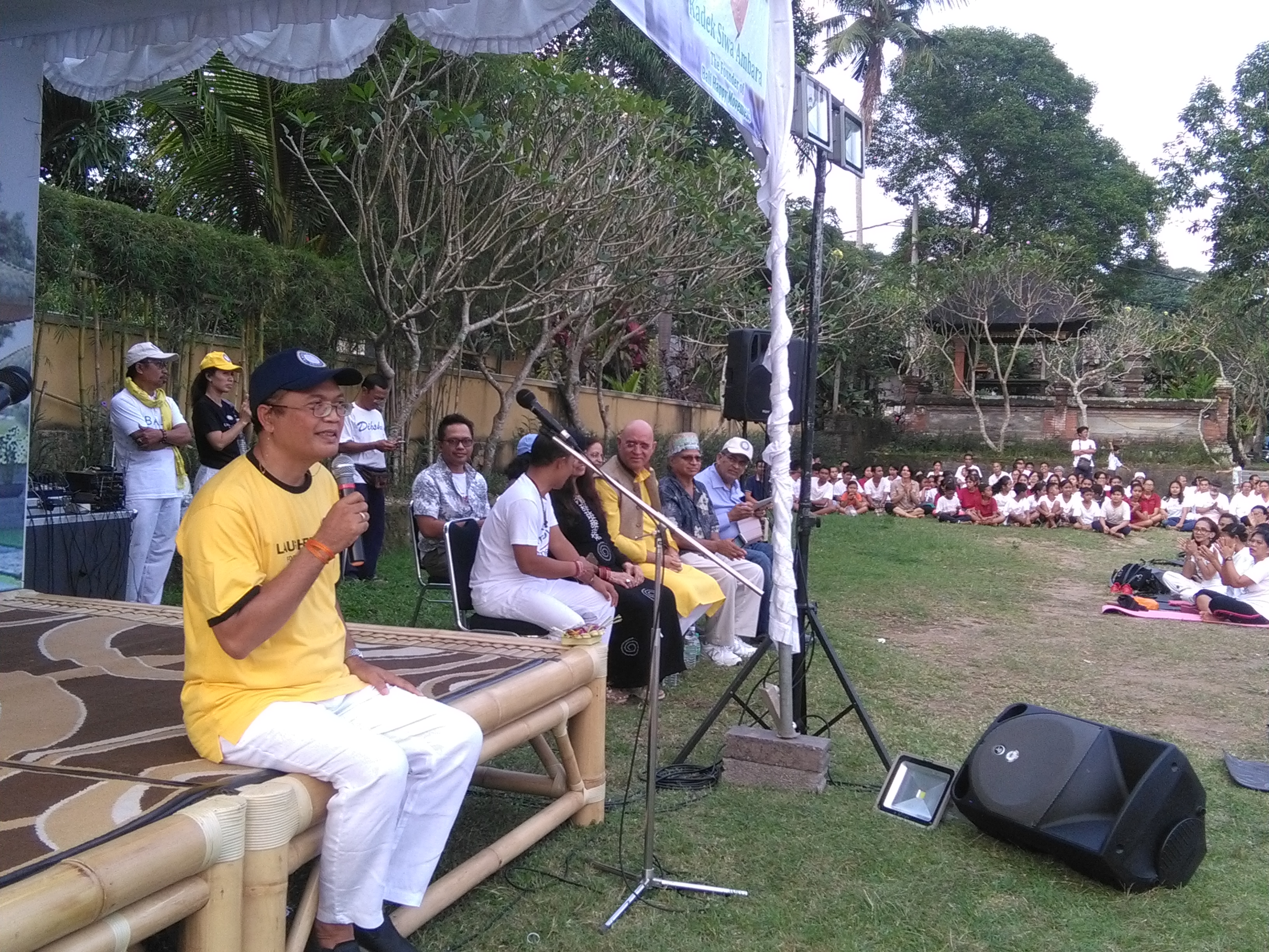 Dari Bali, Tertawa Untuk Perdamaian Dunia