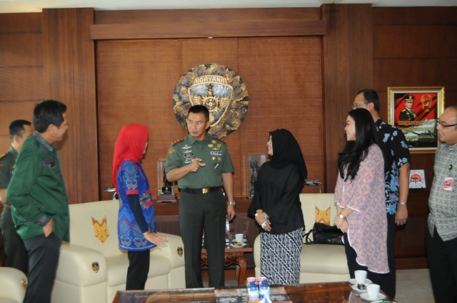 Perkenalkan Program Dua Hari Bersama TNI, Panitia BUMN PIC Bali Kunjungi Kodam IX/Udayana