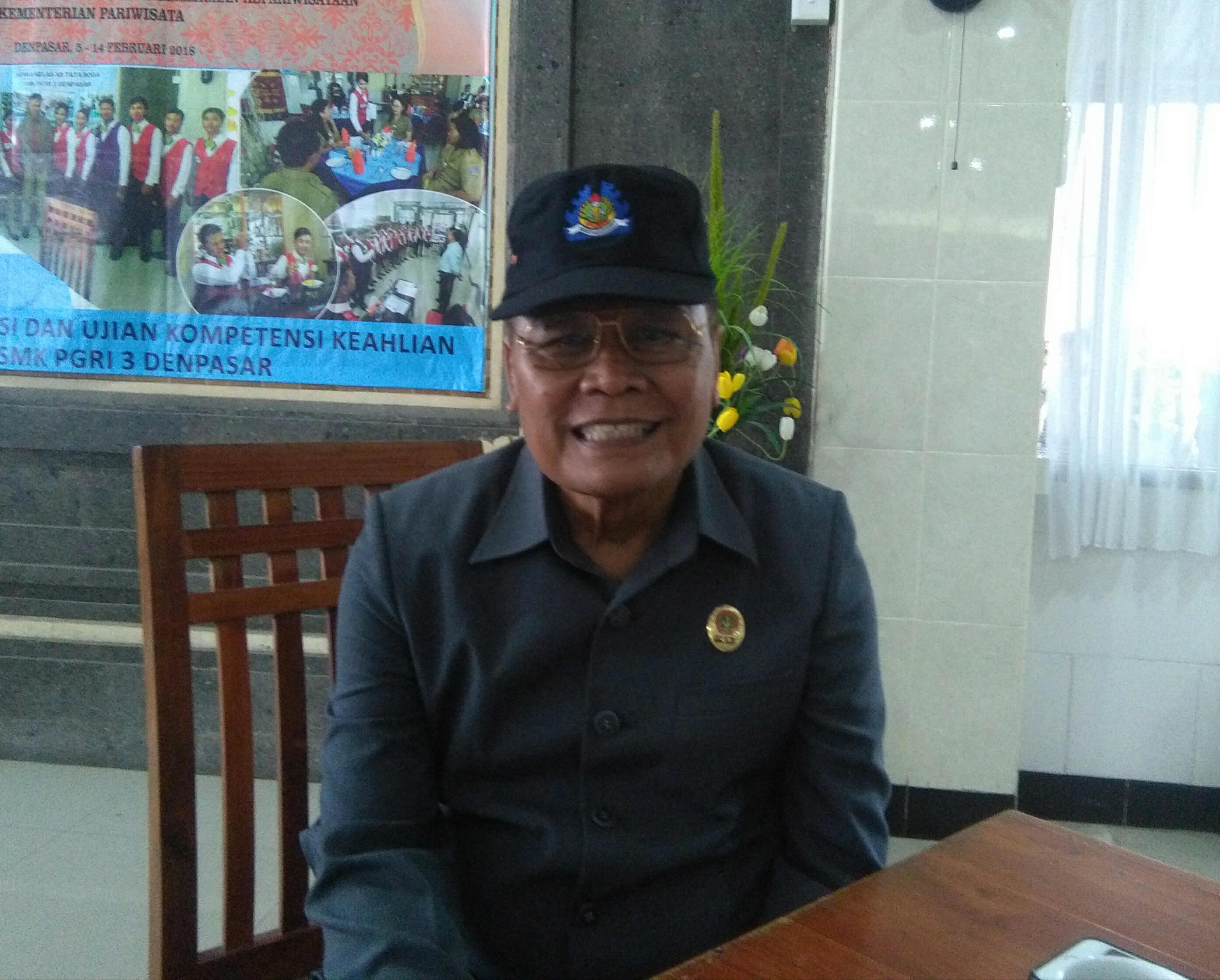 Drs. I Nengah Madiadnyana : SMK PGRI 3 Denpasar Dukung Pemerintah Ikrarkan Anti Kekerasan