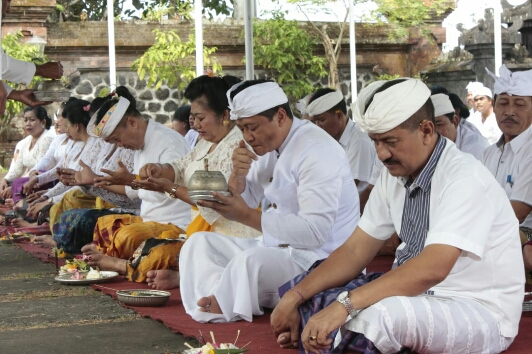 Mohon Keselamatan Pasca Gempa, Pemkab Karangasem Gelar Upacara Guru Piduka