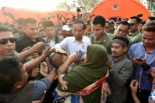 Presiden Temui Korban Gempa di Lombok Utara