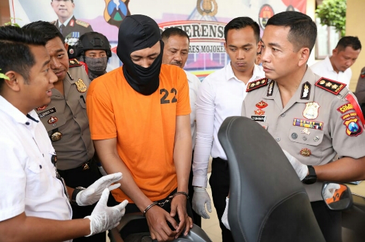 Kapolres Mojokerto Ungkap Modus Baru Bawa Bayi Dalam Jok Sepeda Motor