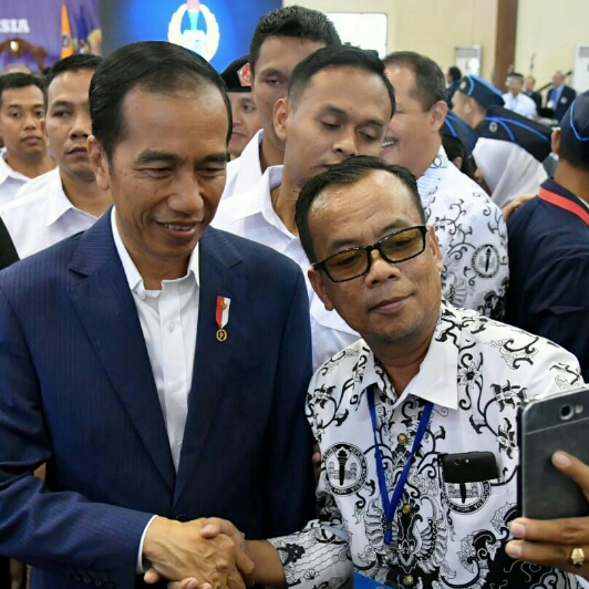 Presiden Tegaskan Tak Ada Penghentian Tunjangan Bagi Guru