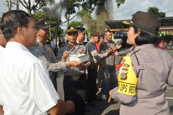 Dua Belas Personil Polres Badung Apel Khusus, Sempat Bingung Ketika Disuruh Pushup