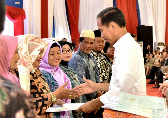 Presiden Serahkan 3.023 Sertifikat Hak Atas Tanah Untuk Rakyat di Jakarta Barat