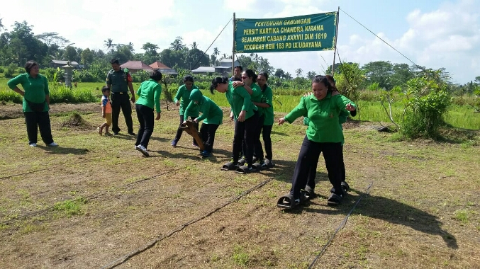 Persit Kodim Tabanan Kunjungi Industri Cau Chocolate di Marga
