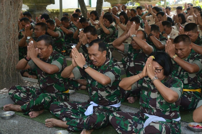 Songsong Tahun Baru 2019 Kodam IX/Udayana Gelar Apel Kesiapan Pengamanan Dan Doa Bersama