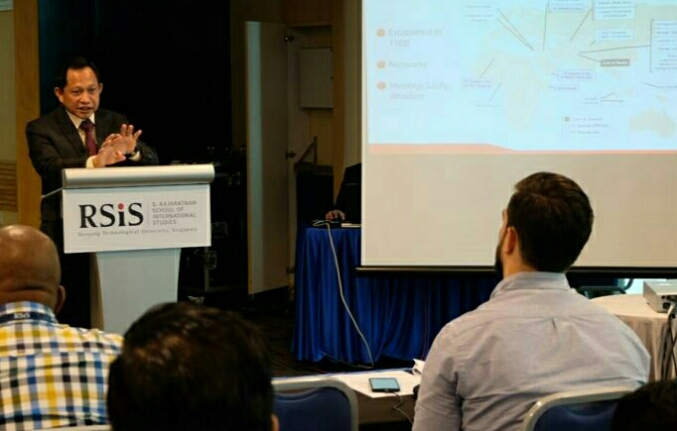 Kapolri Berikan Kuliah Penanggulangan Terorisme di Singapura