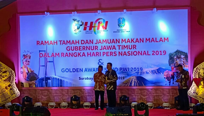Kapolri Terima Penghargaan Golden Award SIWO PWI Pusat di Hari Pers Nasional