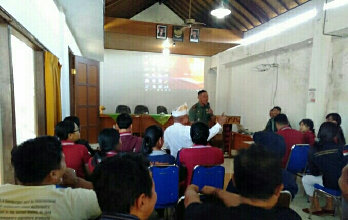 Waspadai Pengaruh Globalisasi, Danramil Ubud Berikan Edukasi Wawasan Kebangsaan