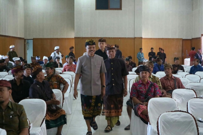 Gubernur Koster Berharap Desa Pakraman Jadi Ujung Tombak Pelestarian Adat dan Budaya Bali