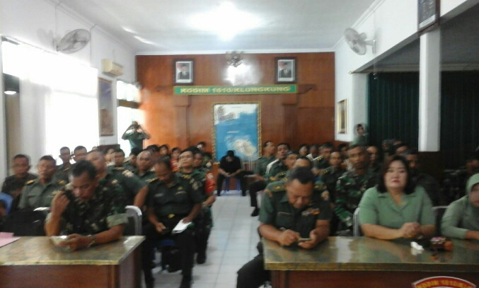 Keluarga Besar Kodim Klungkung Mendapat Pencerahan Pembinaan Mental