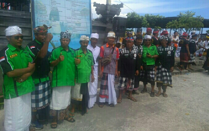 20 Ribu Pemedek Antusias Jalan Kaki Ikuti Ritual Melasti Sejauh 15 Km