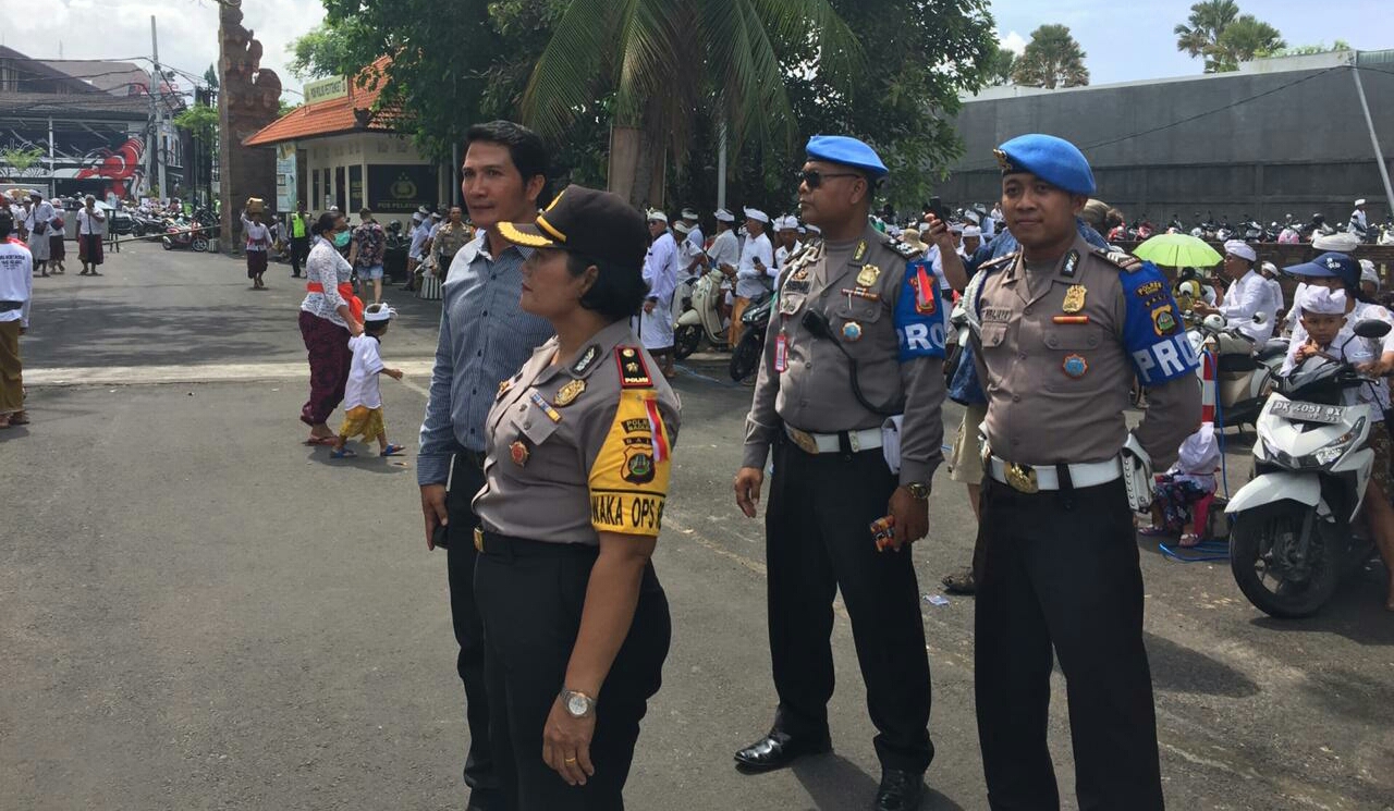 Wakapolres Pantau Anggota Laksanakan Pengamanan Upacara Melasti Di Wilayah Badung