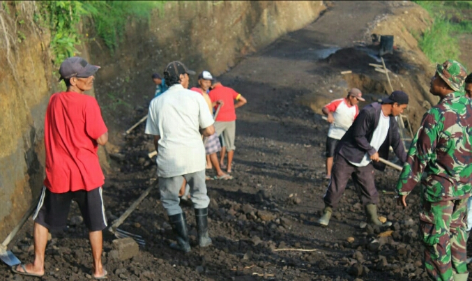 Satgas TMMD Kodim Bangli Genjot Pengerasan Jalan
