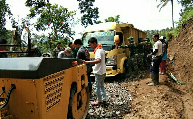 Satgas TMMD Kodim Bangli Kerahkan Dua Alat Berat