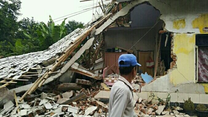 6300 Koleksi Gambar Rumah Roboh Kartun Terbaru