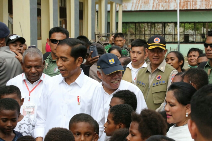 Presiden Jokowi Menyaksikan Penanda Tanganan Nota Kesepakatan Pasca Banjir Bandang Sentani