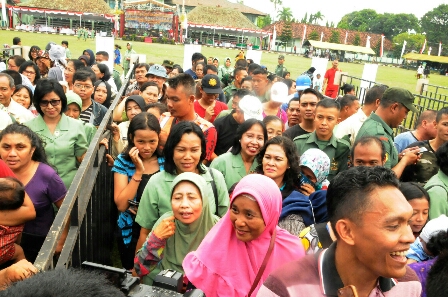 Beragam Respon Warga Di Acara Pasar Murah Dan Pengobatan Gratis Hut Ke 73 Persit KCK