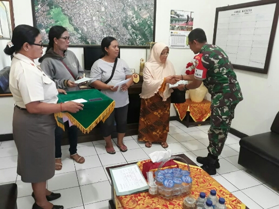 Dandim Buleleng Serahkan Santunan Watzah Kepada Ahli Waris